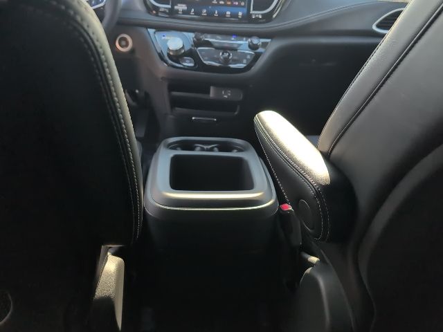 2026 Chrysler Pacifica photo 11