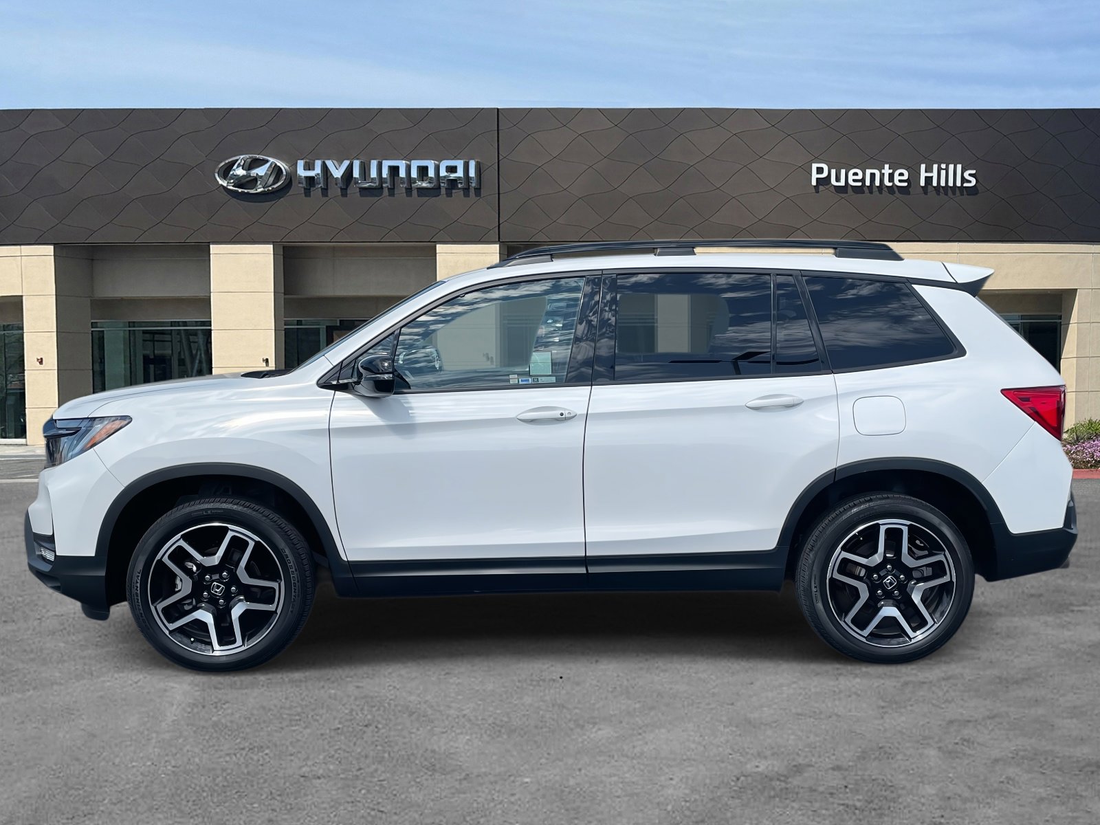 2023 Honda Passport Elite photo 3
