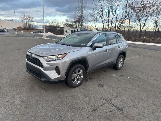 2024 Toyota RAV4 XLE's photo