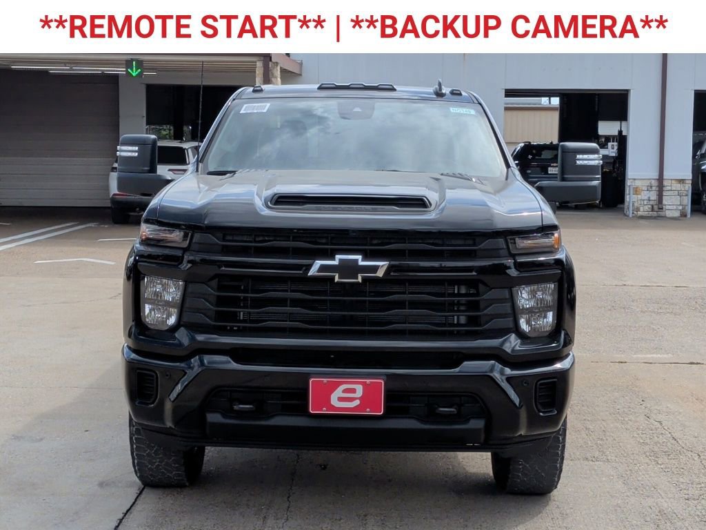 2026 Chevrolet Silverado 2500HD Custom photo 2