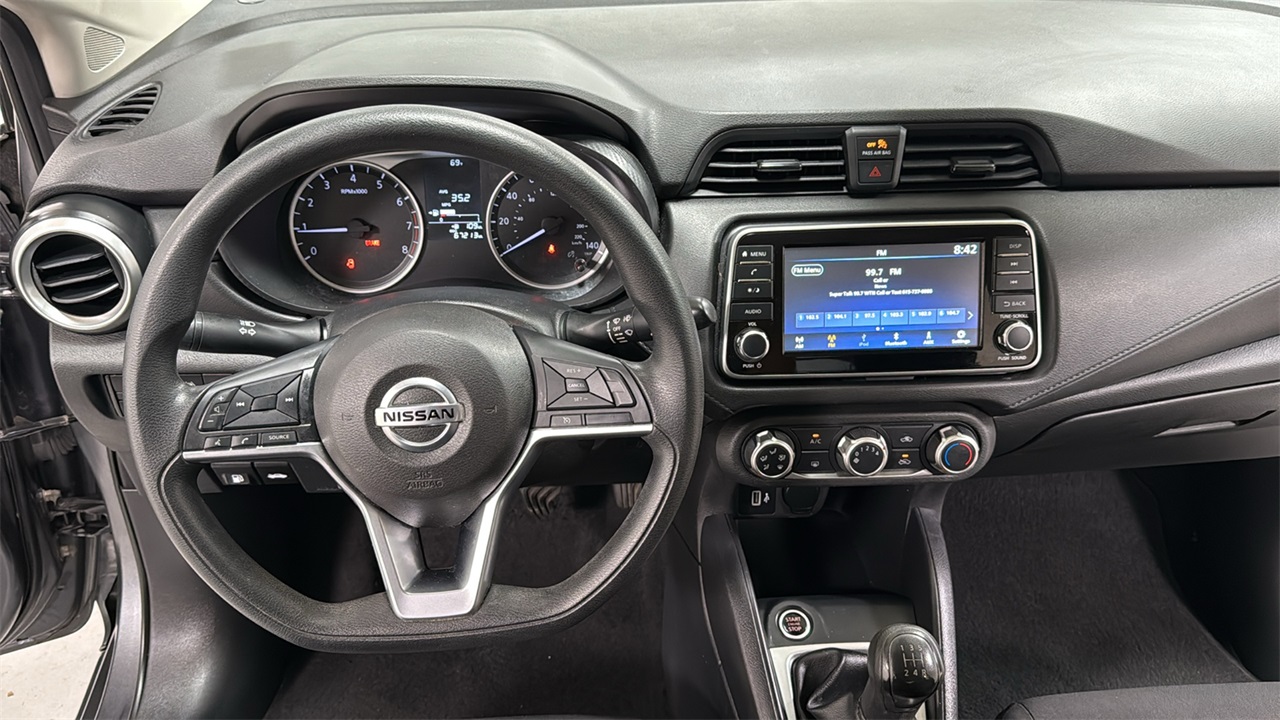 2021 Nissan Versa 1.6 S photo 9