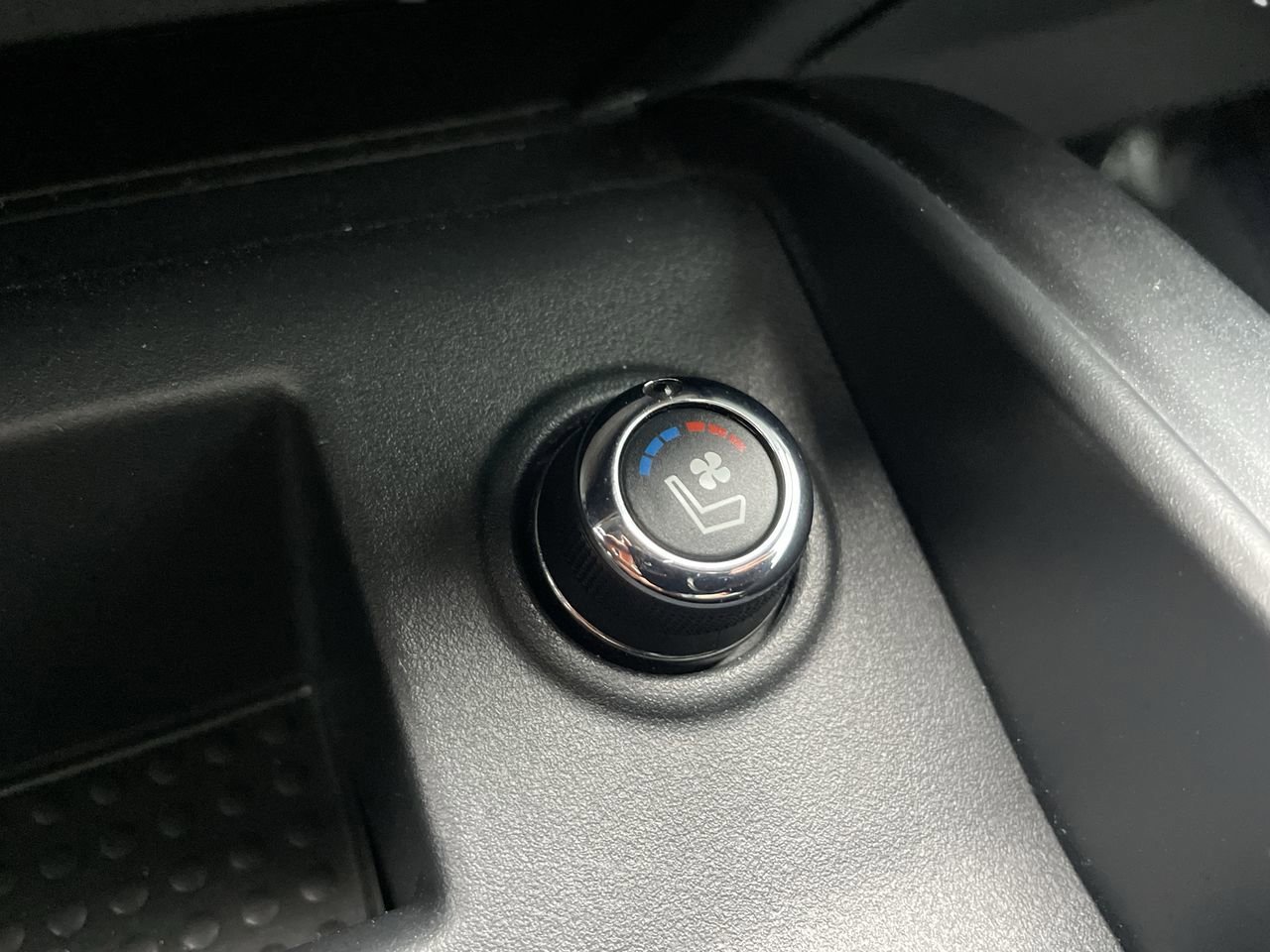 2020 Nissan Titan PRO-4X Crew Cab photo 23
