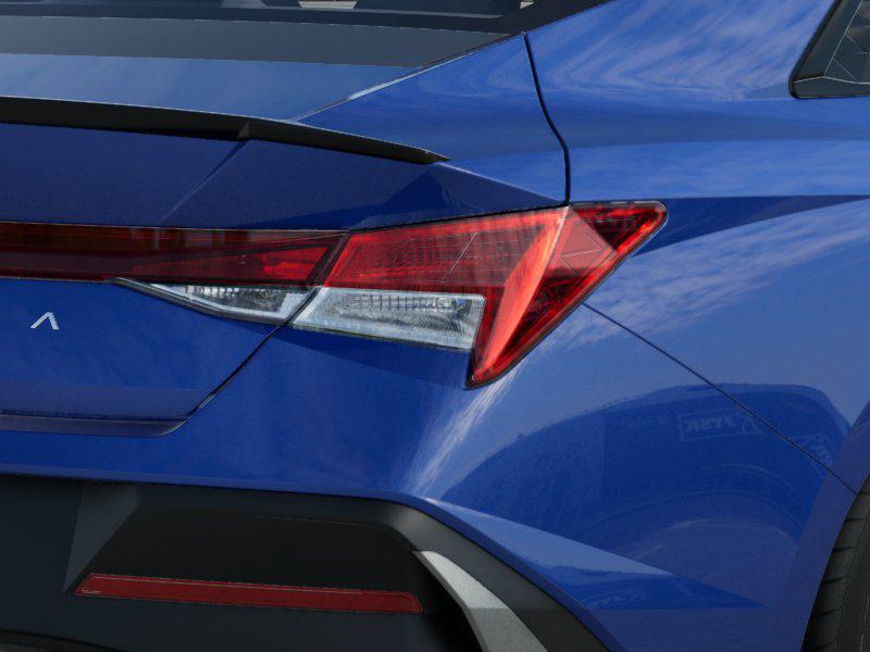 2025 Hyundai Elantra SEL Sport photo 10