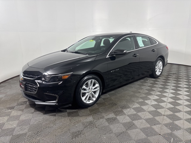 2017 Chevrolet Malibu 1LT photo 2
