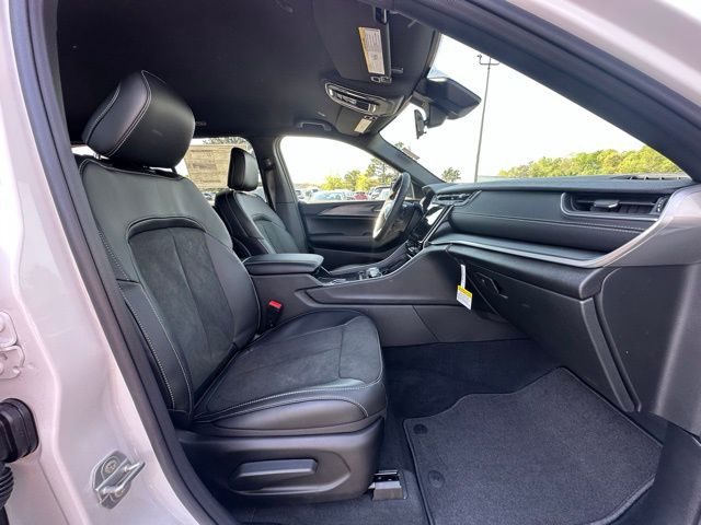 2025 Jeep Grand Cherokee Altitude X photo 28
