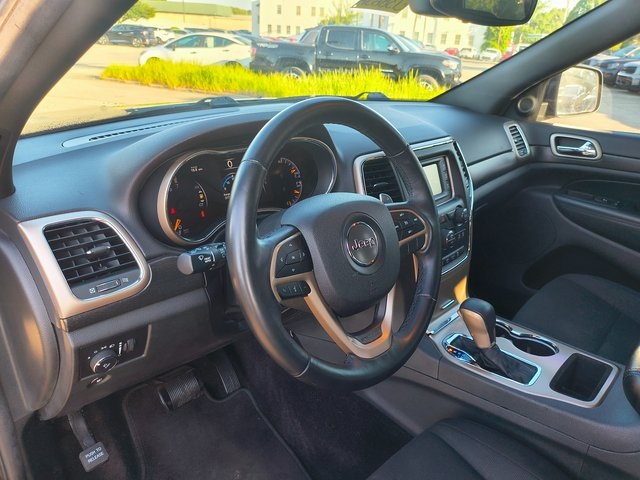 2017 Jeep Grand Cherokee Laredo photo 3