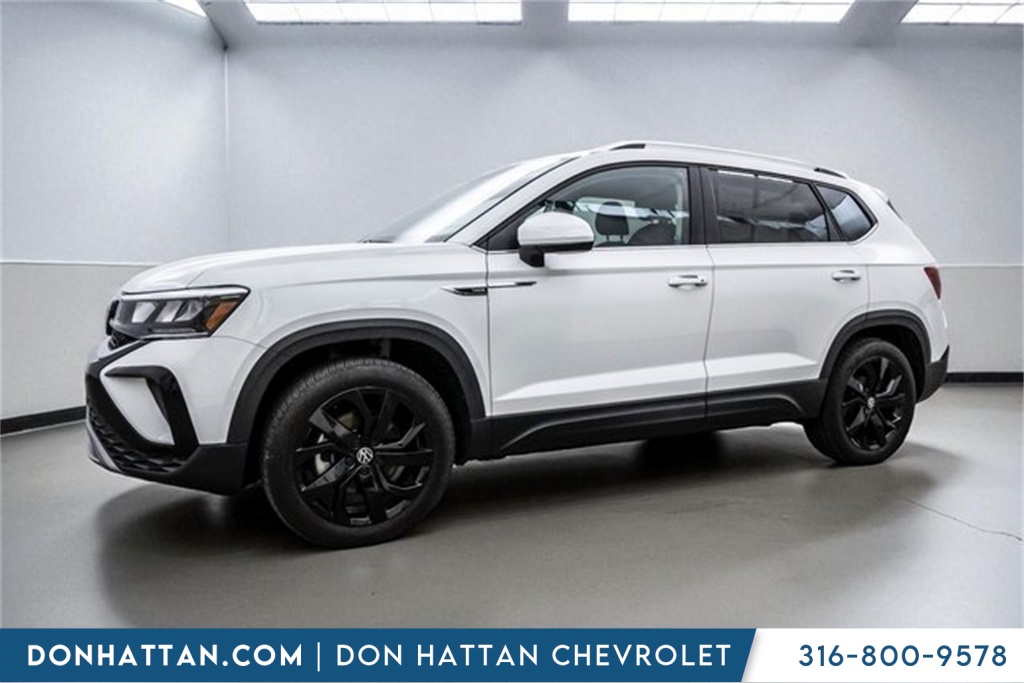2022 Volkswagen Taos SE photo 2