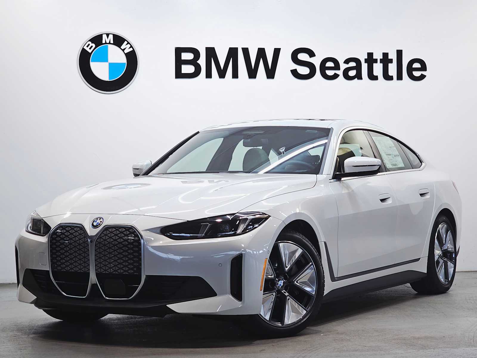 2025 BMW i4 40's photo