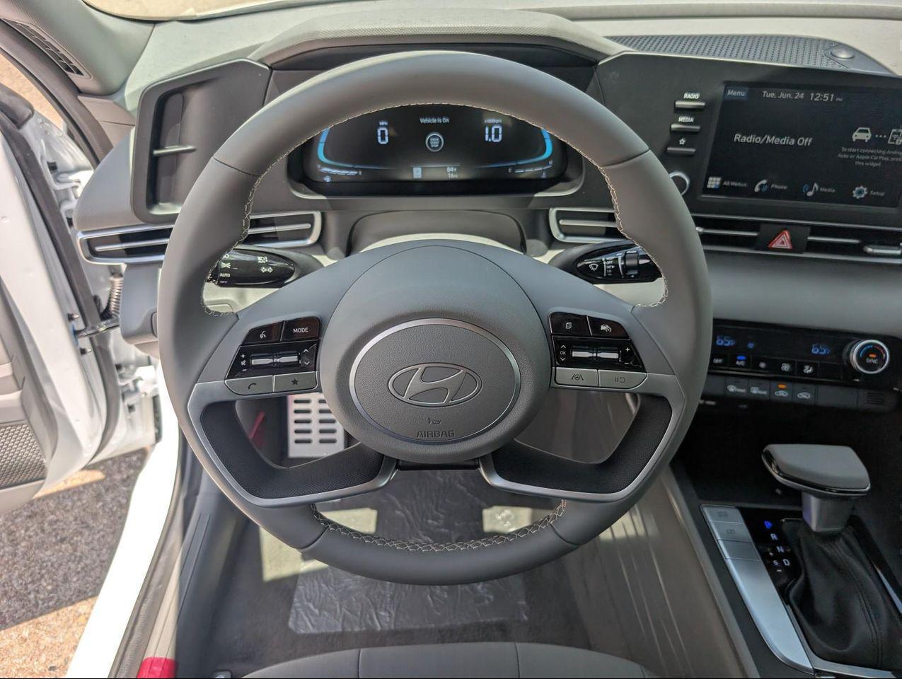 2025 Hyundai Elantra SEL Sport photo 14