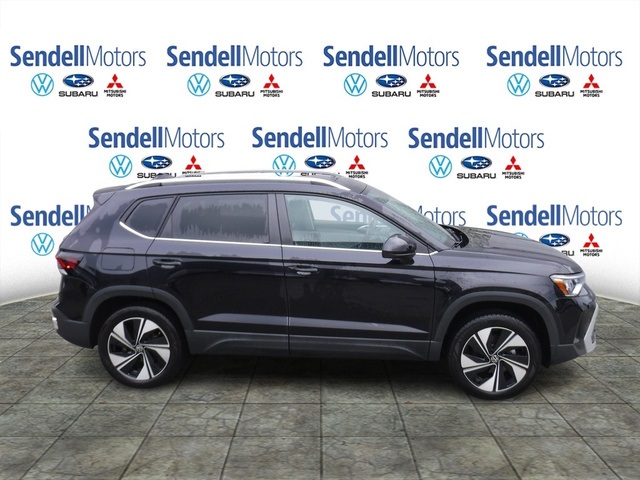 2025 Volkswagen Taos SE photo 2