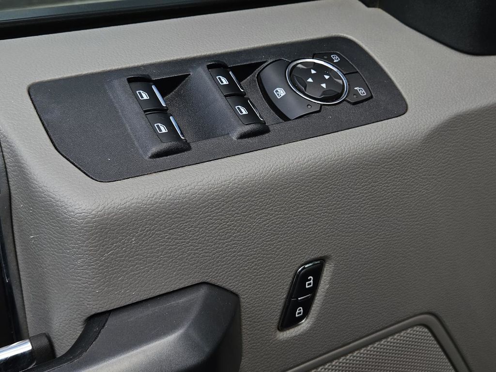 2019 Ford F-150 XLT photo 24