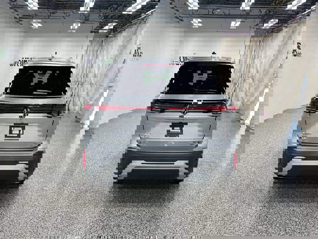 2025 Volkswagen Tiguan SE photo 4