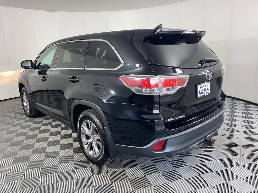 2016 Toyota Highlander LE Plus photo 5