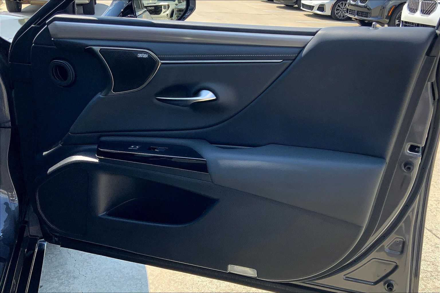 2022 Lexus ES F SPORT Handling photo 26