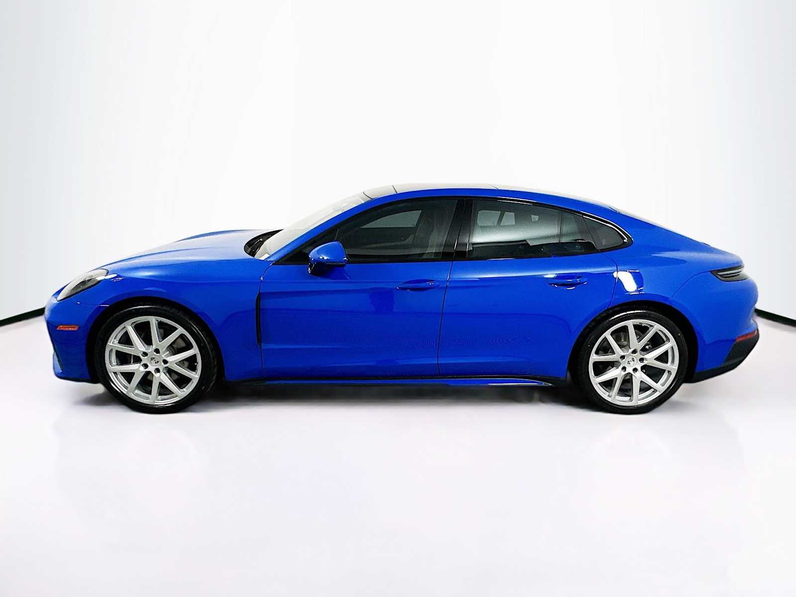 2025 Porsche Panamera photo 2