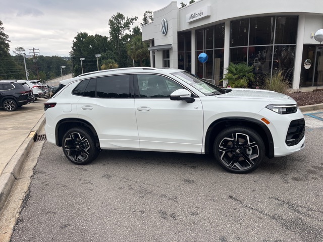 2025 Volkswagen Tiguan SEL R-Line Black photo 2