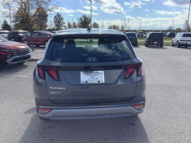 2026 Hyundai Tucson SE photo 4