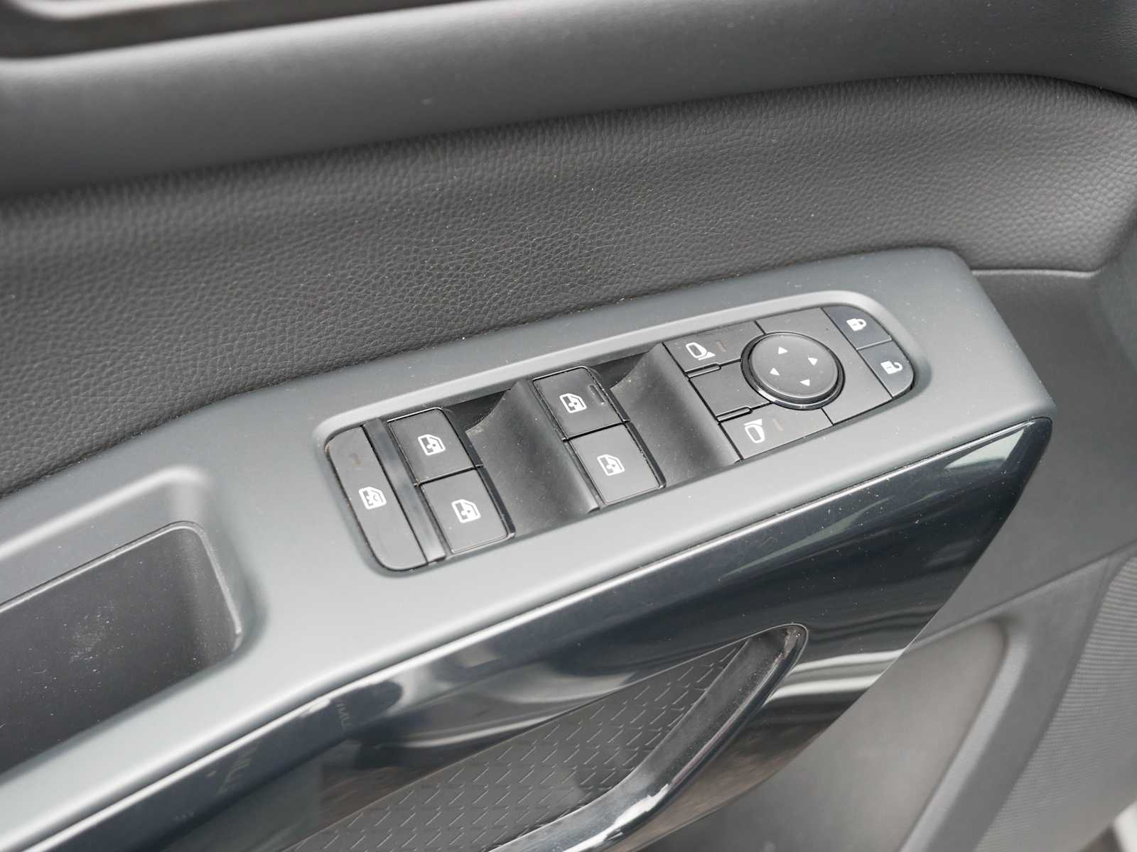 2023 Nissan Pathfinder SV photo 13
