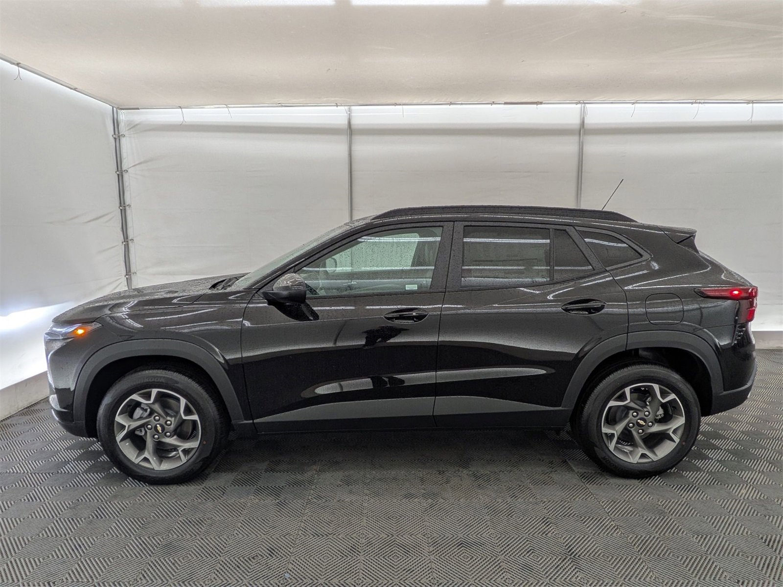 2026 Chevrolet Trax LT photo 2