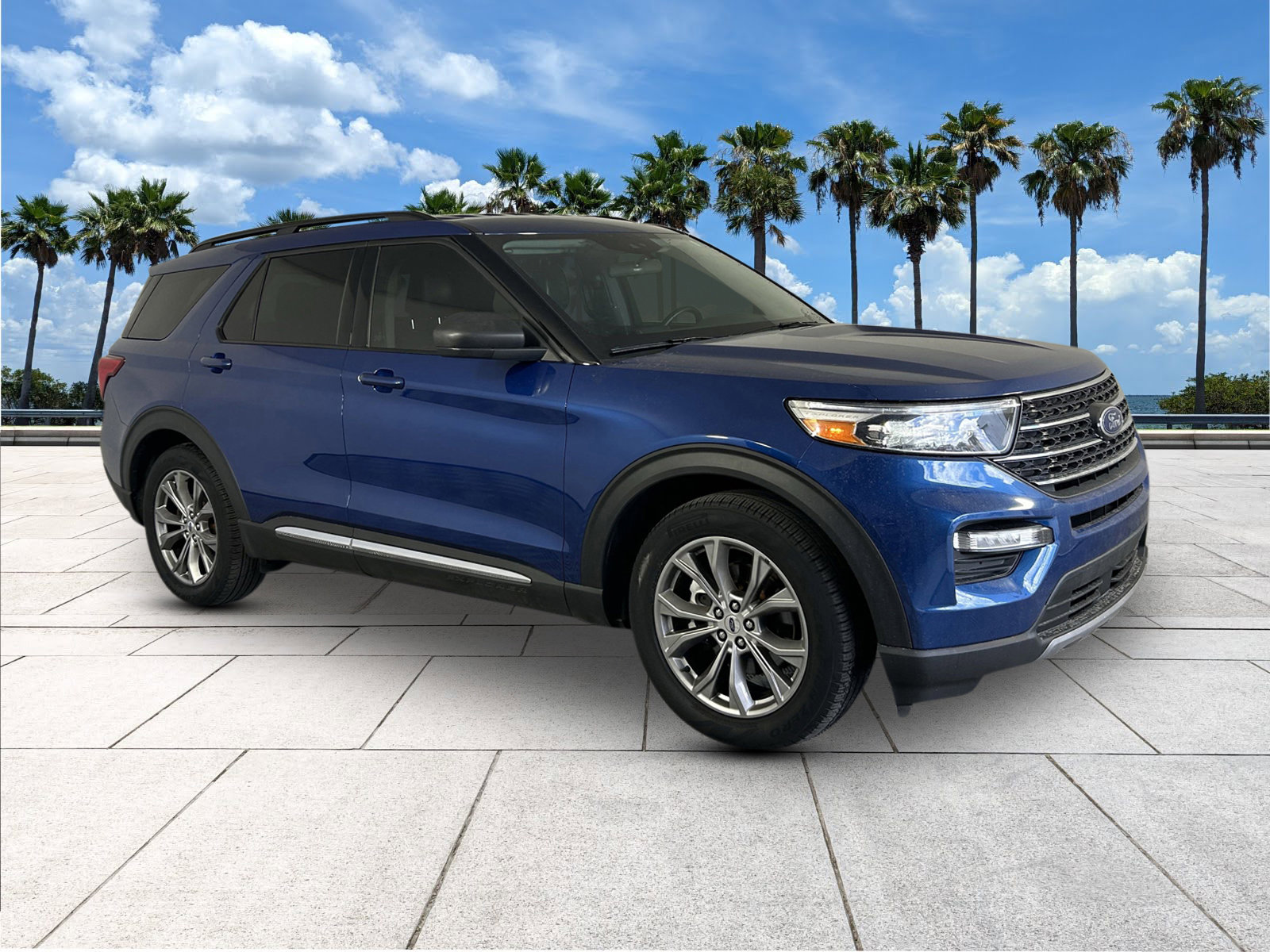 2022 Ford Explorer XLT photo 2