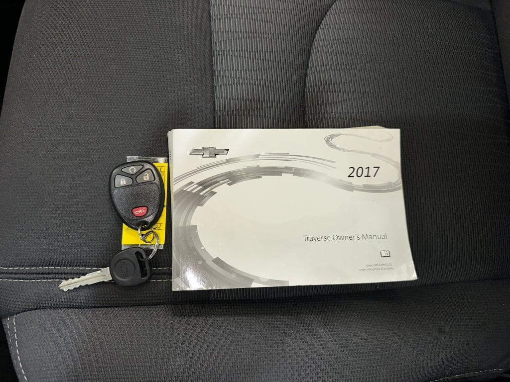 2017 Chevrolet Traverse 1LT photo 15