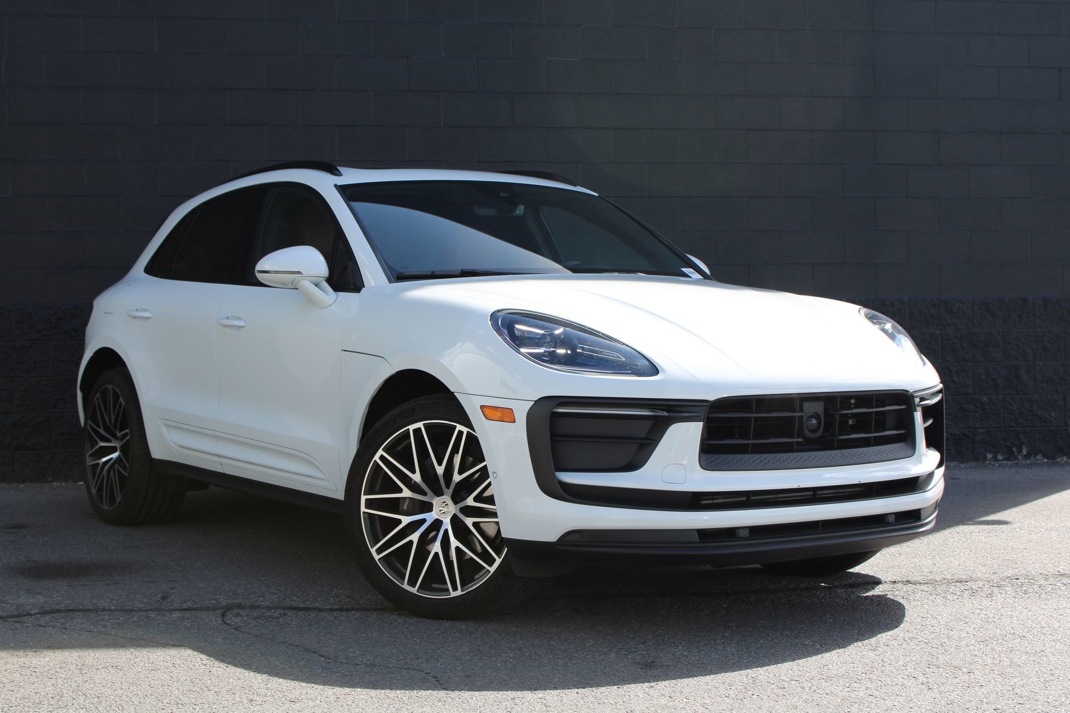 2023 Porsche Macan T photo 7