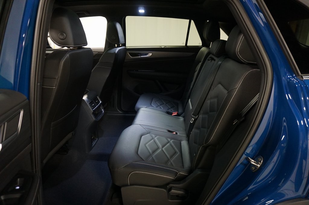 2025 Volkswagen Atlas Cross Sport SE Technology photo 11