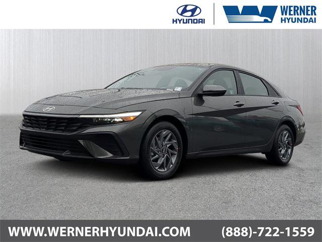 2025 Hyundai Elantra SEL's photo