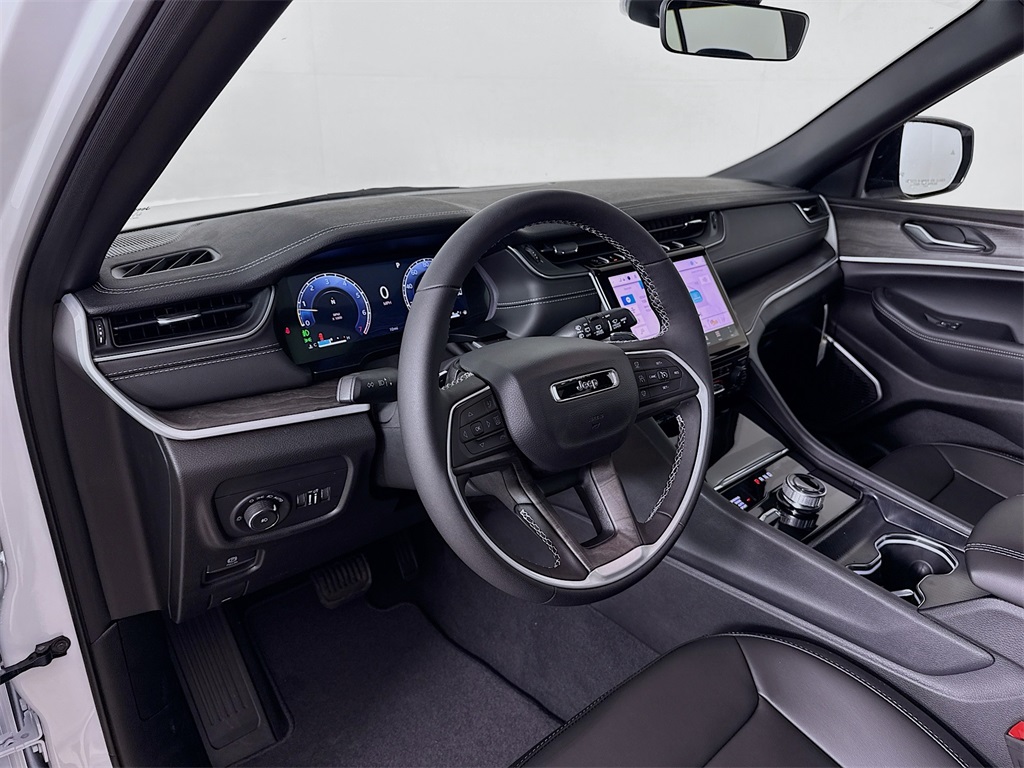 2025 Jeep Grand Cherokee Limited photo 9