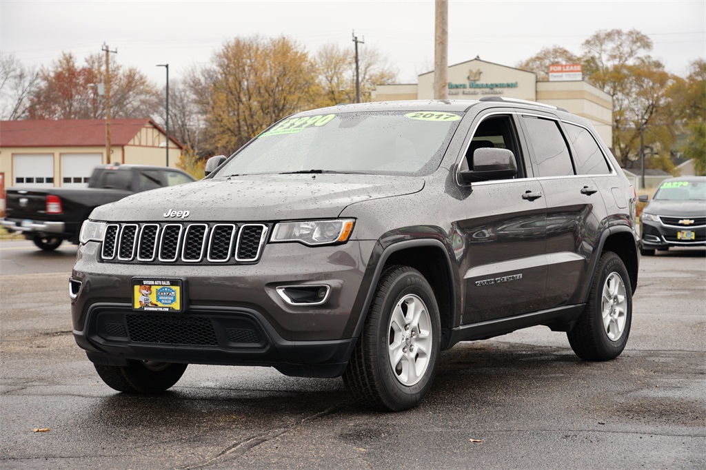 2017 Jeep Grand Cherokee Laredo photo 3