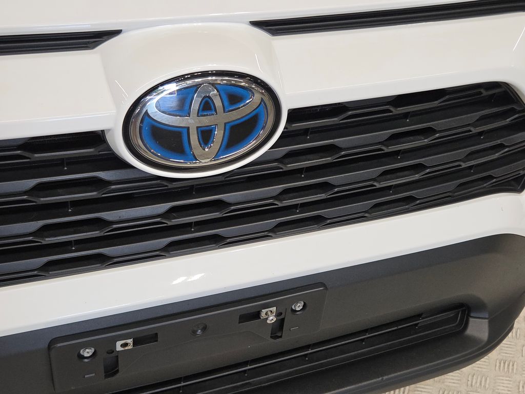 2023 Toyota RAV4 Hybrid XLE photo 11