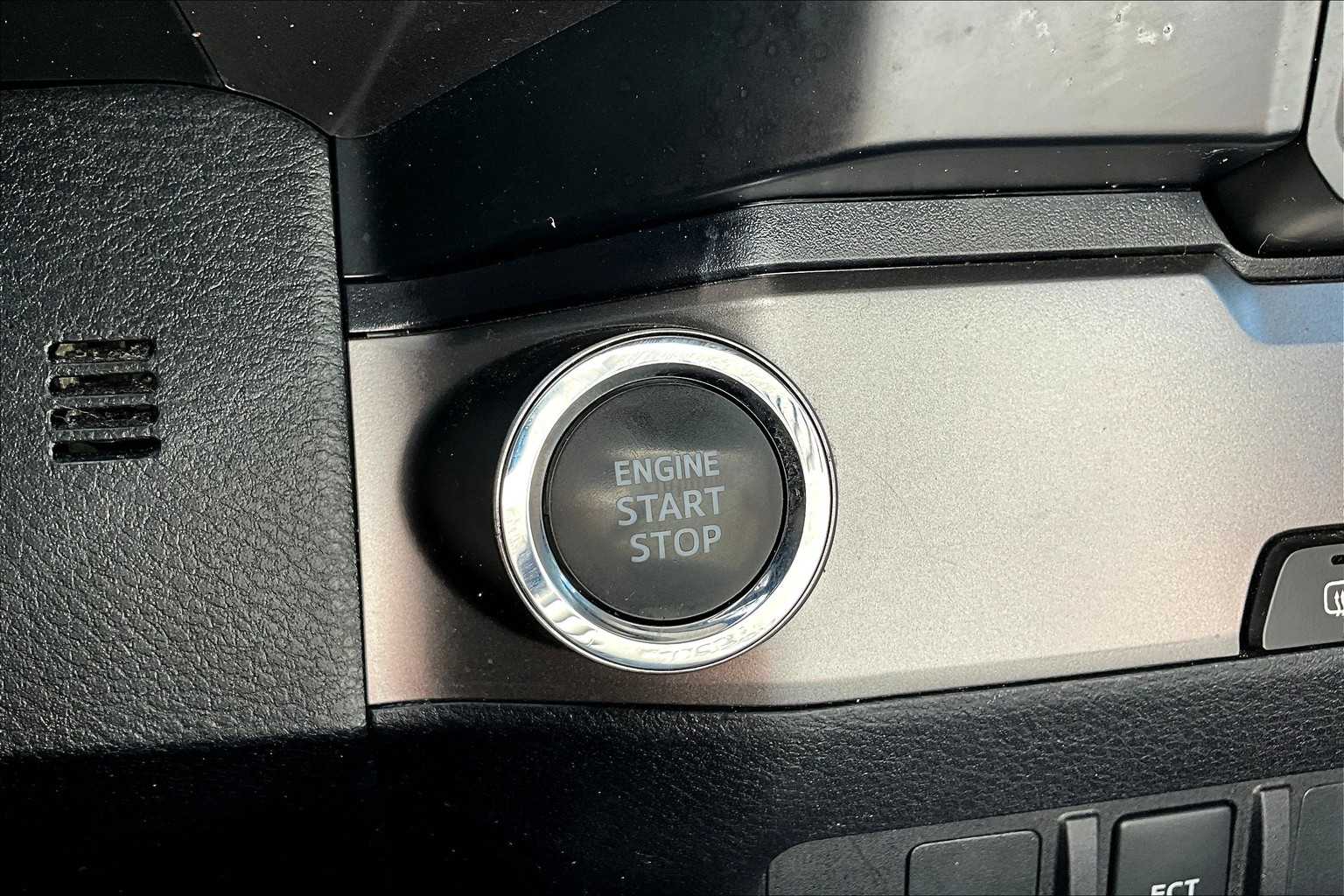 2023 Toyota Tacoma SR5 photo 33