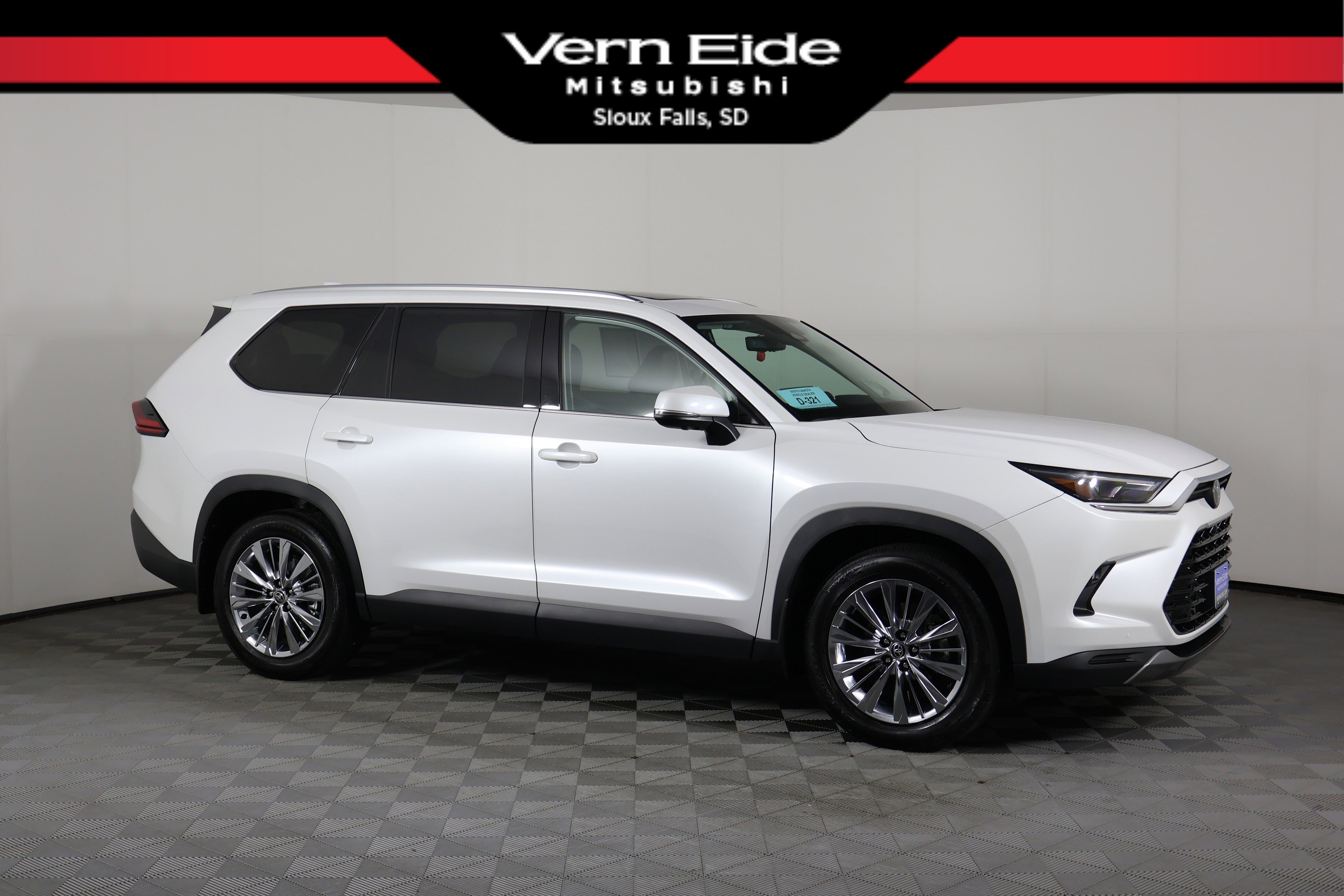 2025 Toyota Grand Highlander Platinum's photo