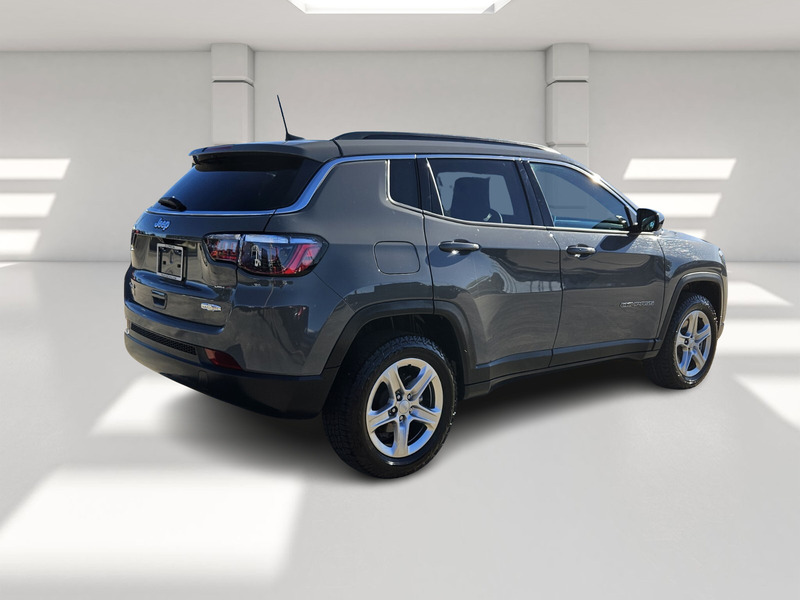 2023 Jeep Compass Latitude photo 4