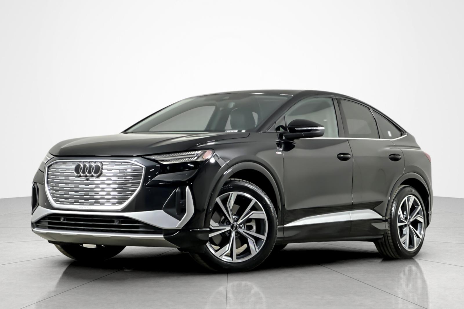 2024 Audi Q4 Sportback e-tron Prestige's photo
