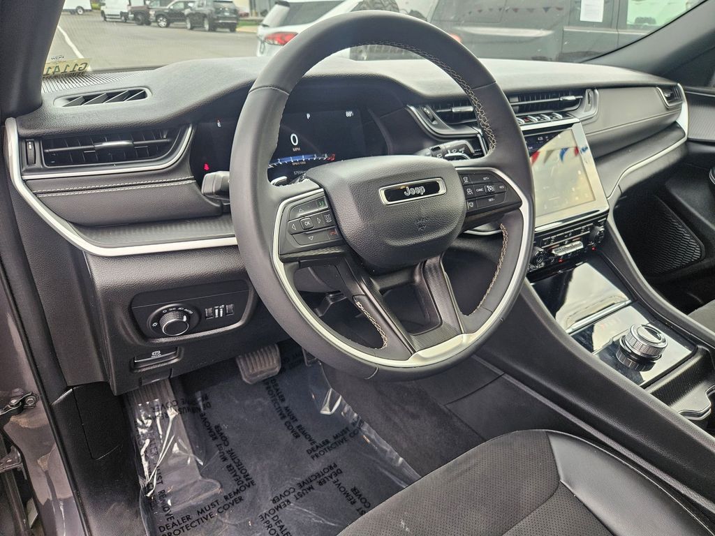 2023 Jeep Grand Cherokee Altitude photo 11