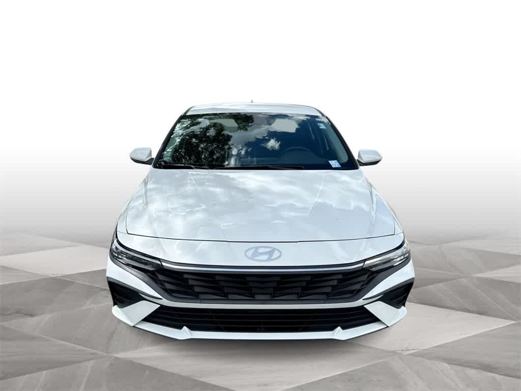 2024 Hyundai Elantra SEL photo 3