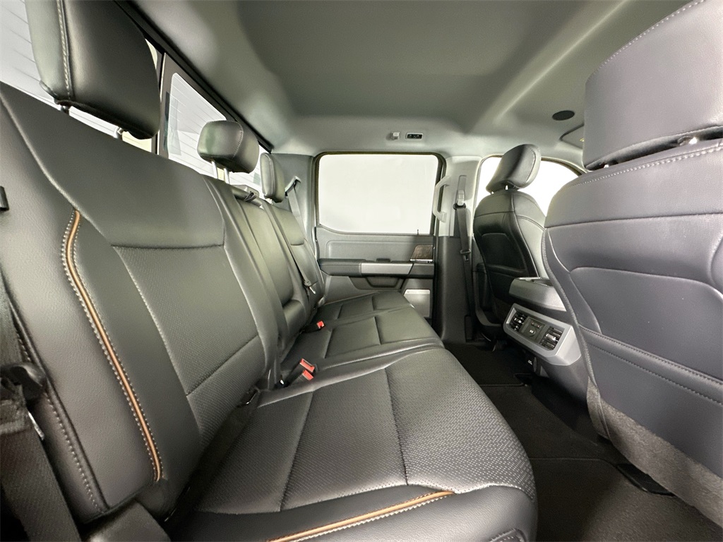 2025 Ford F-250 Lariat photo 25