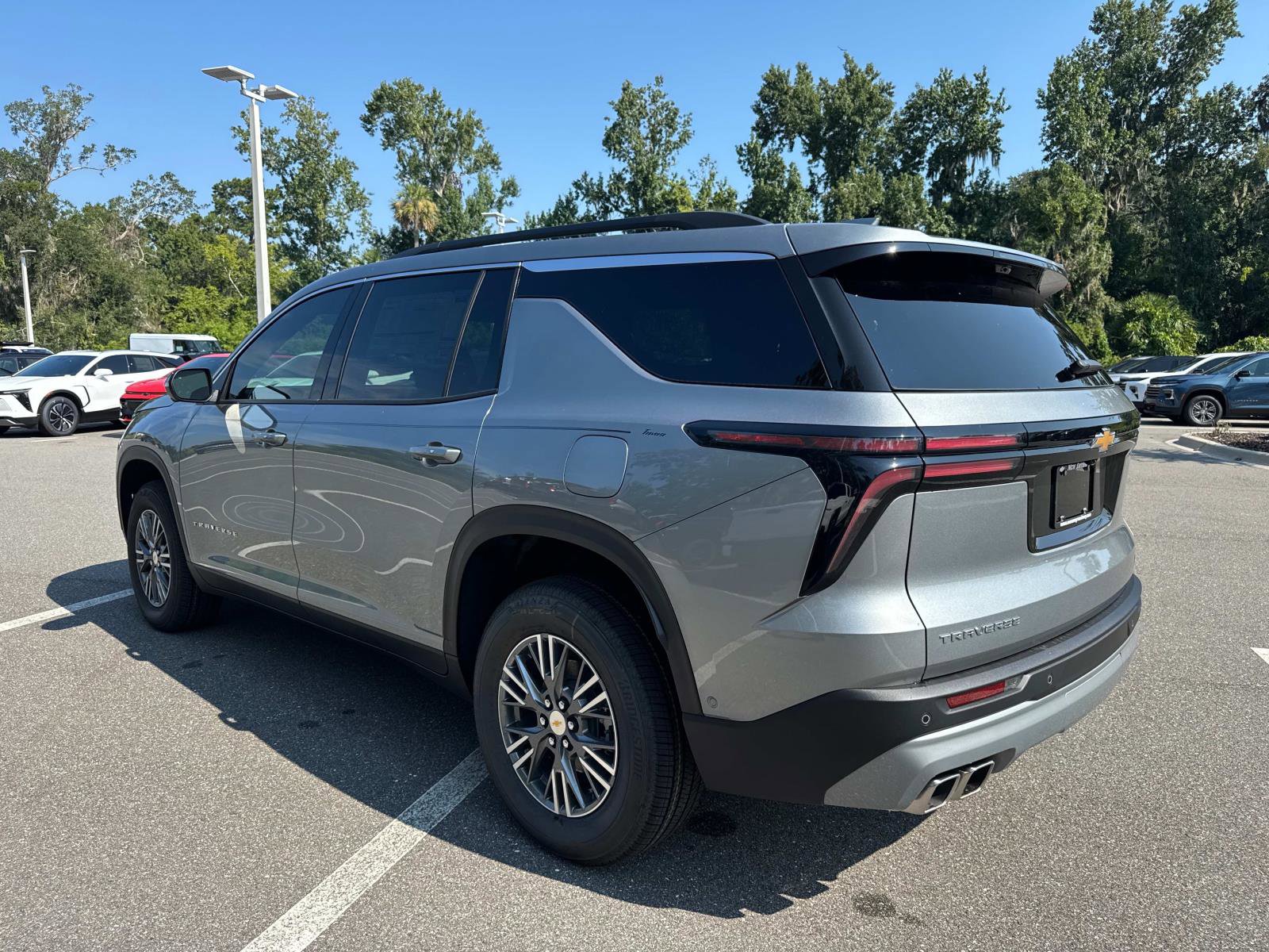 2026 Chevrolet Traverse LE photo 5