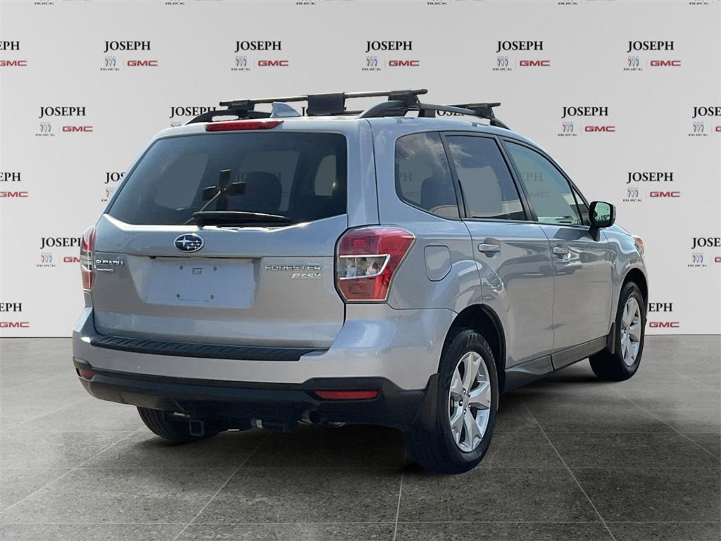 2016 Subaru Forester 2.5i Premium photo 8