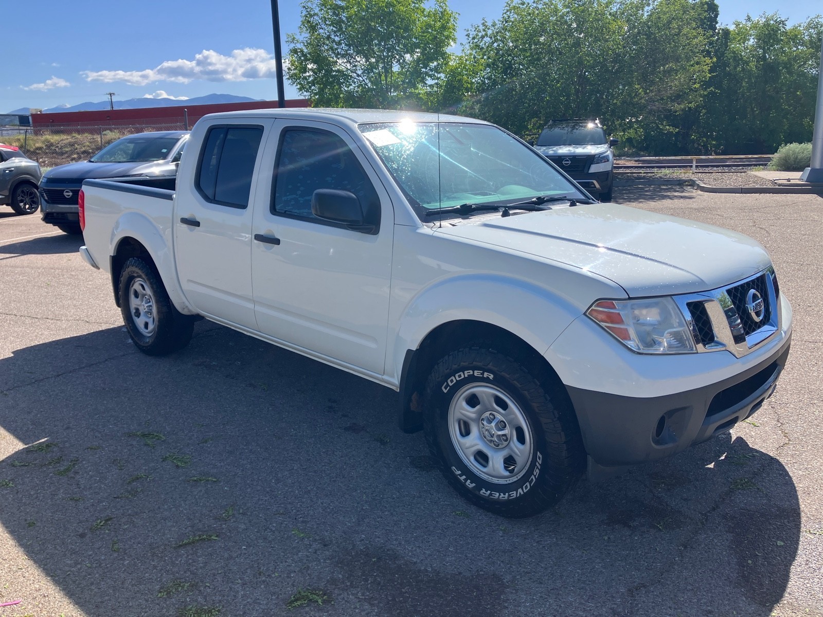Used 2019 WHITE Nissan S image 1