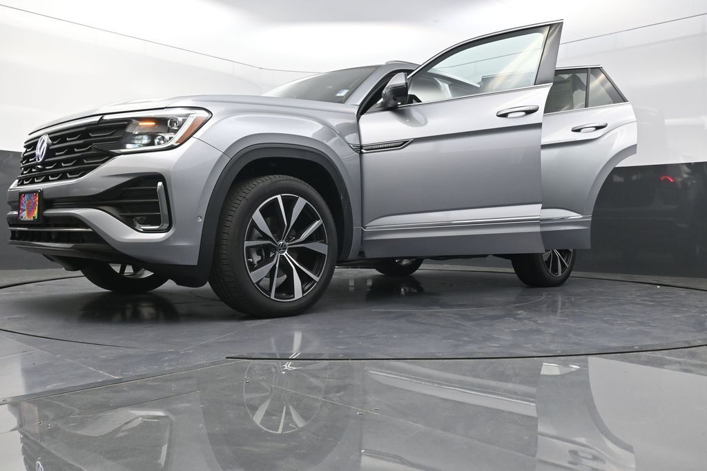 2025 Volkswagen Atlas Cross Sport SEL Premium R-Line photo 28