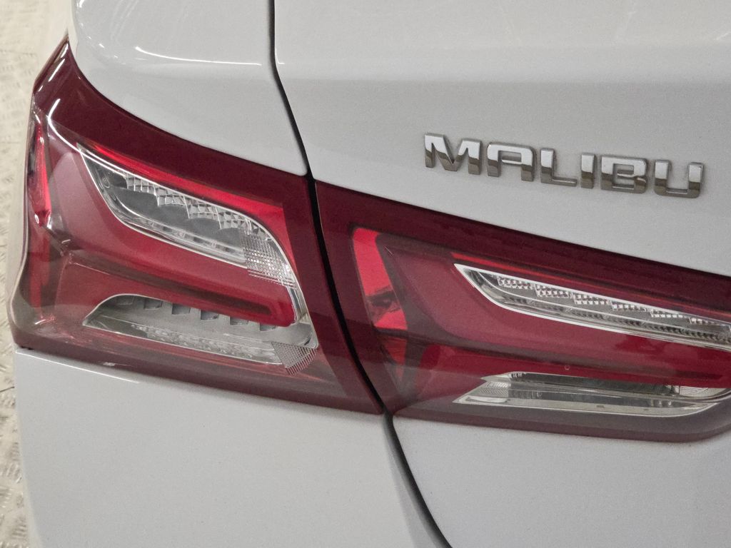 2021 Chevrolet Malibu Premier photo 12