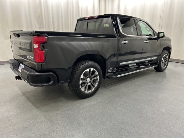 2025 Chevrolet Silverado 1500 High Country photo 2
