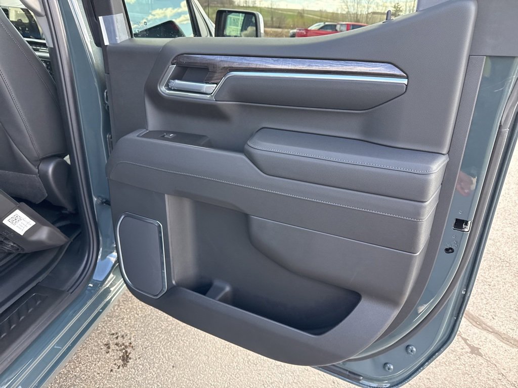 2025 Chevrolet Silverado 1500 LTZ photo 30