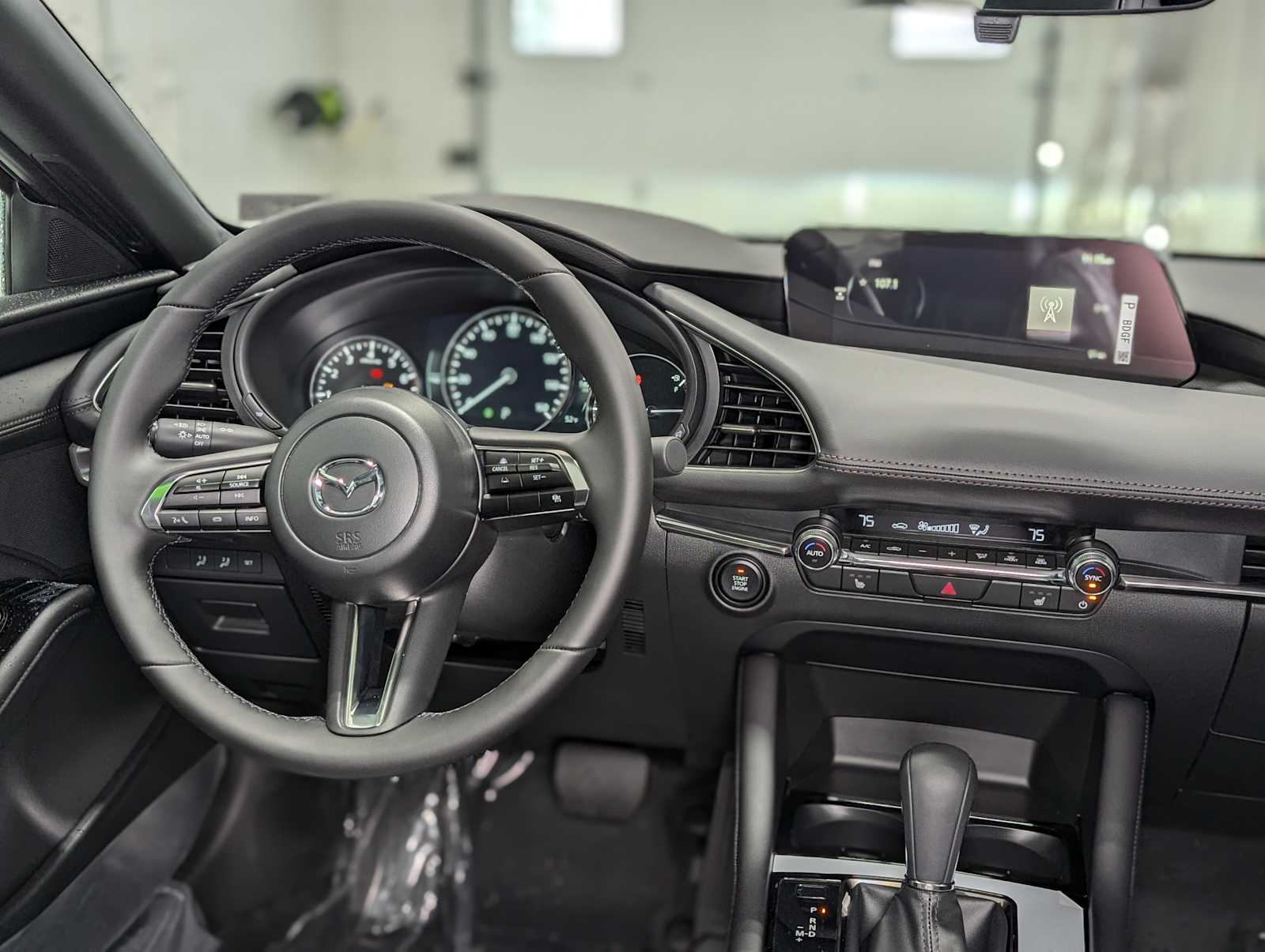 2025 Mazda Mazda3 Hatchback 2.5 s Preferred photo 3