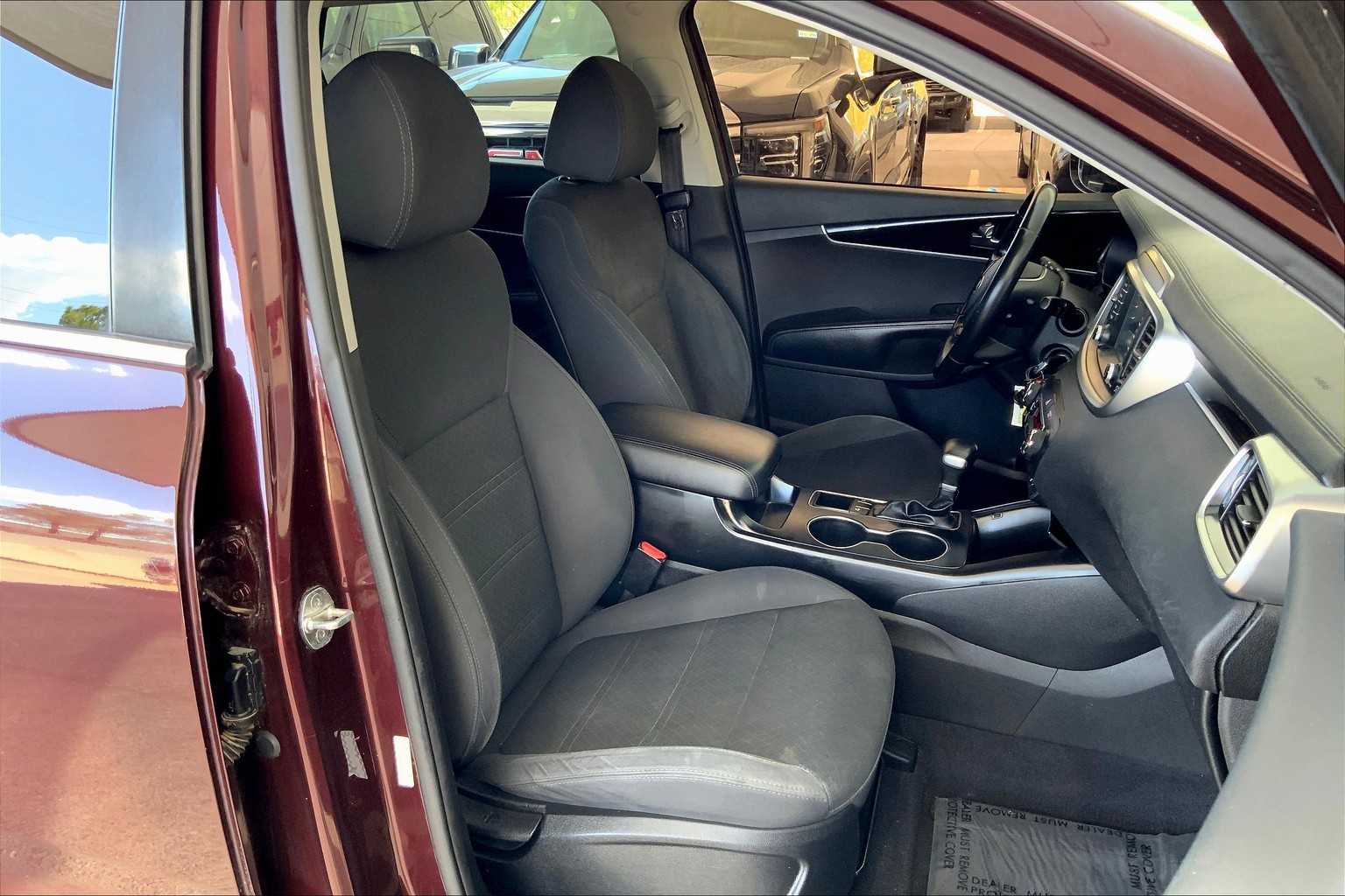 2019 Kia Sorento S V6 photo 8