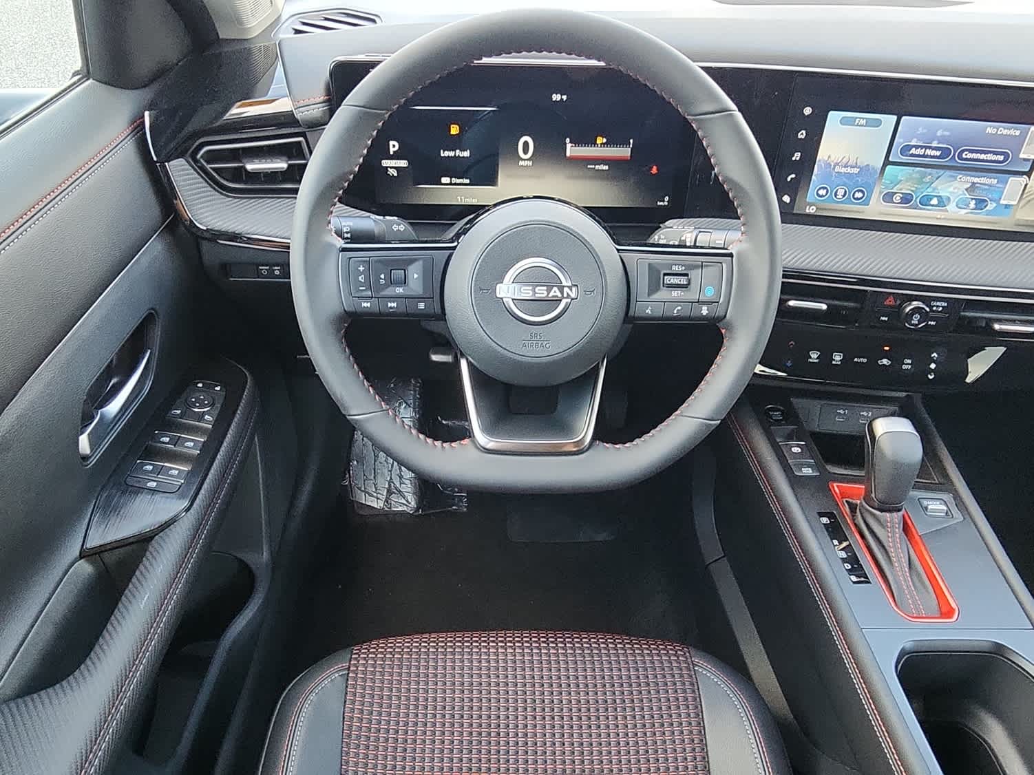 2025 Nissan Kicks SR photo 8