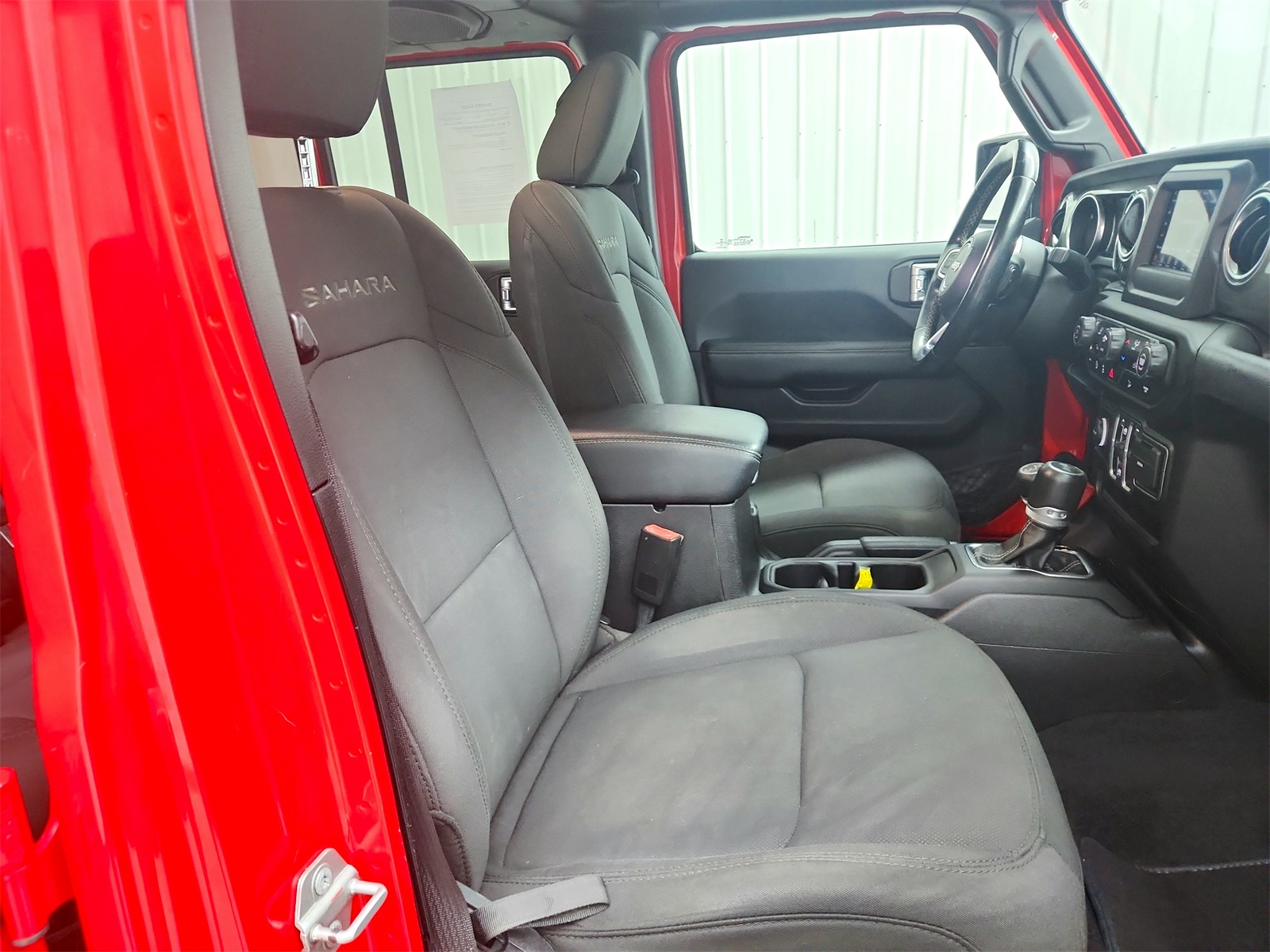 2020 Jeep Wrangler Unlimited Sahara photo 28