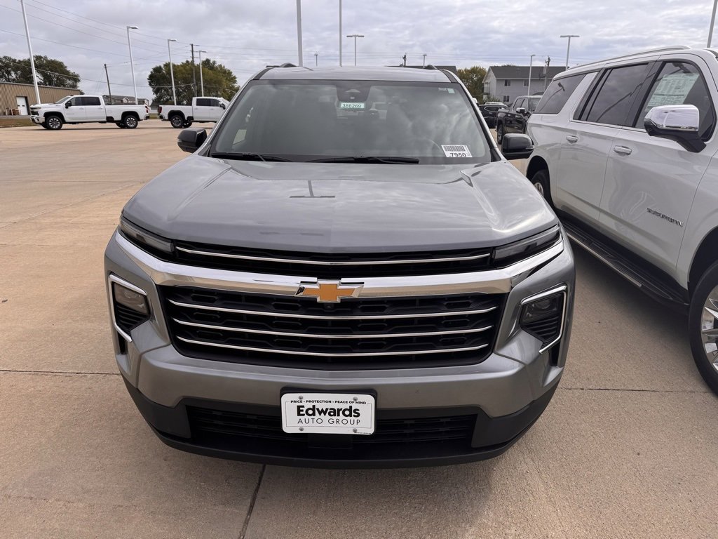 2026 Chevrolet Traverse photo 2